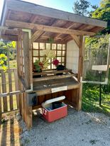 Baker Flower Stand